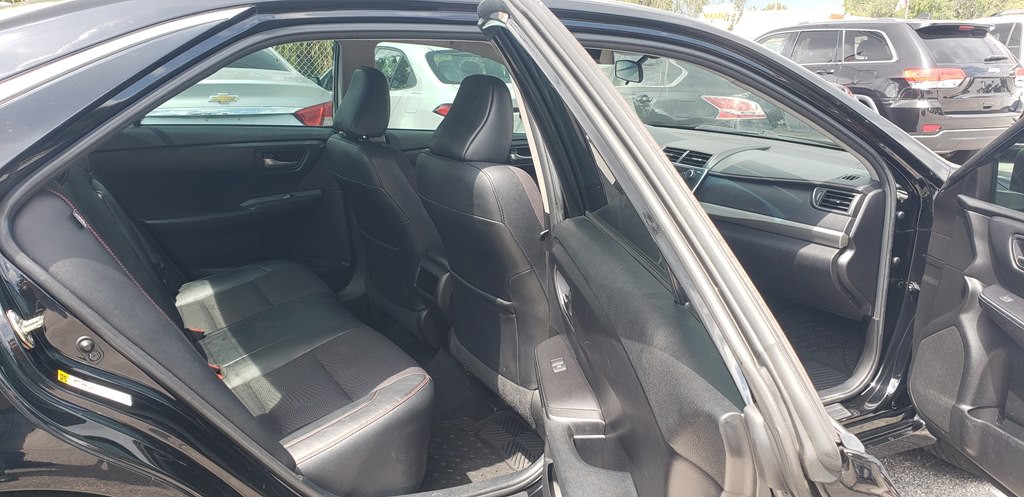 2016 Toyota Camry Image 28