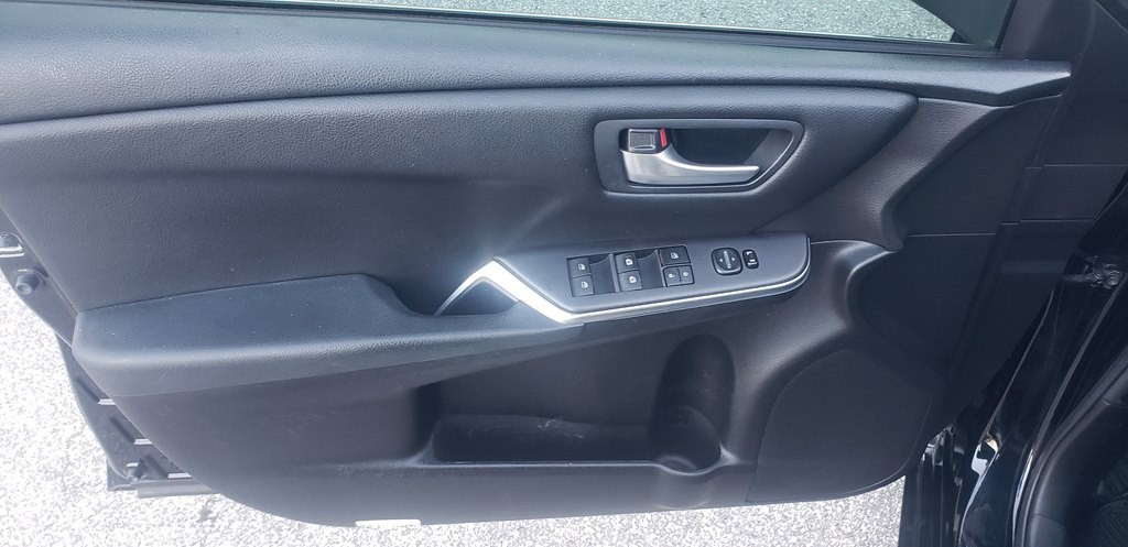 2016 Toyota Camry Image 31