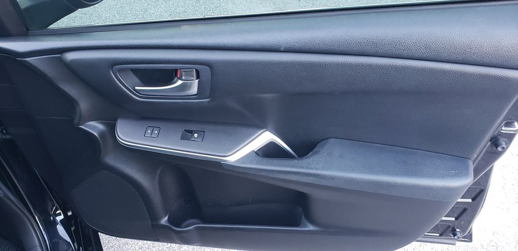 2016 Toyota Camry Image 33