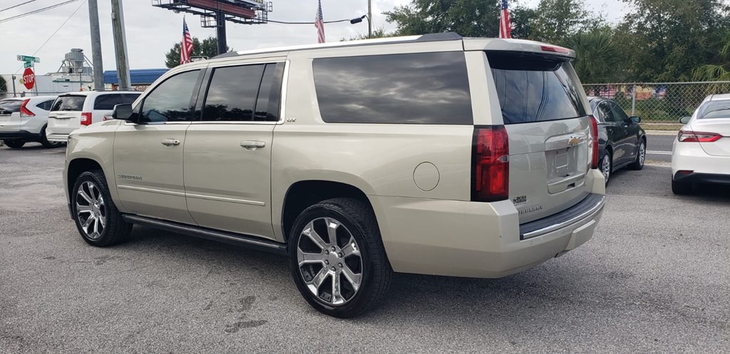 2015 Chevrolet Suburban Image 5