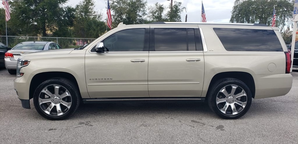 2015 Chevrolet Suburban Image 6