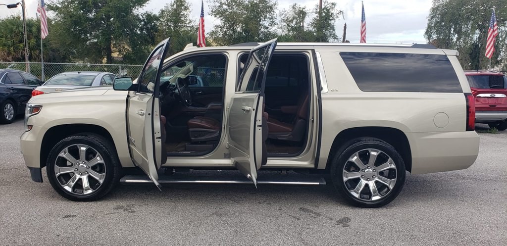 2015 Chevrolet Suburban Image 7