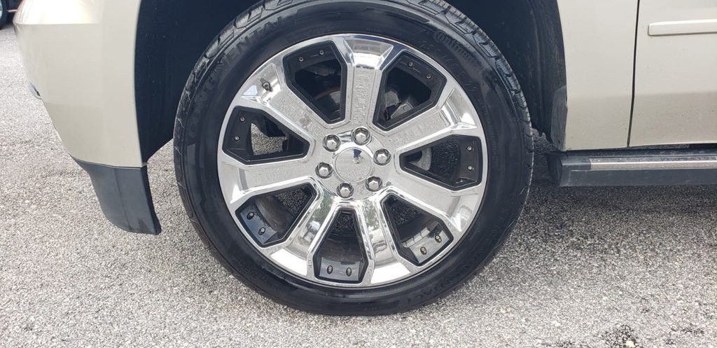 2015 Chevrolet Suburban Image 8