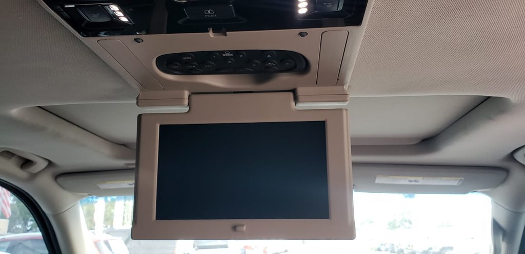 2015 Chevrolet Suburban Image 16