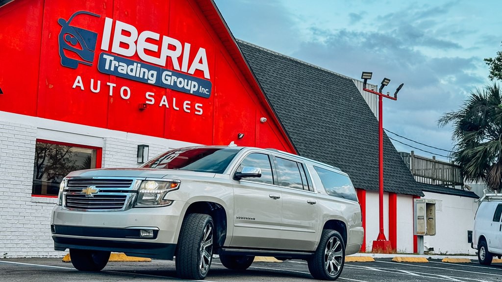 2015 Chevrolet Suburban Image 3