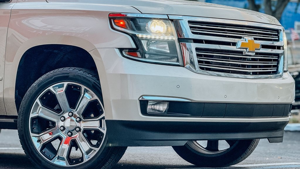 2015 Chevrolet Suburban Image 4