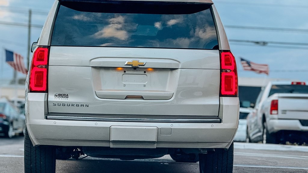 2015 Chevrolet Suburban Image 5