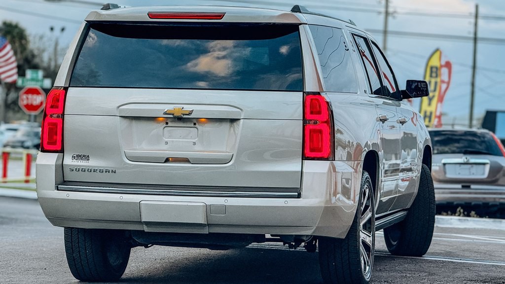 2015 Chevrolet Suburban Image 6