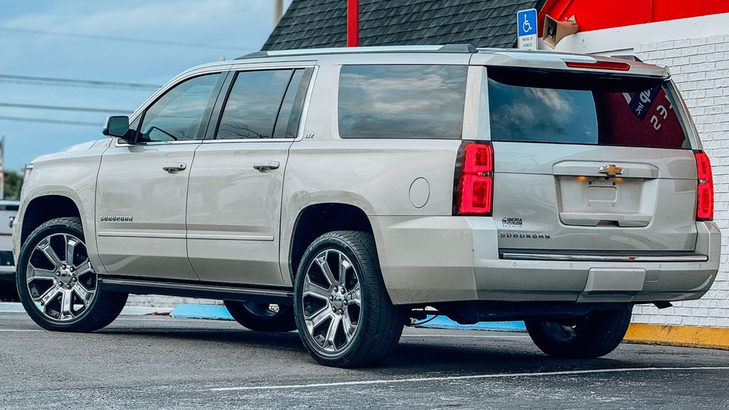 2015 Chevrolet Suburban Image 8