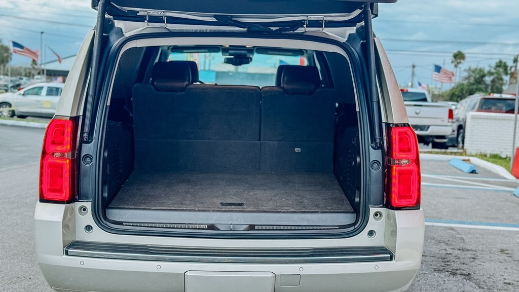 2015 Chevrolet Suburban Image 11