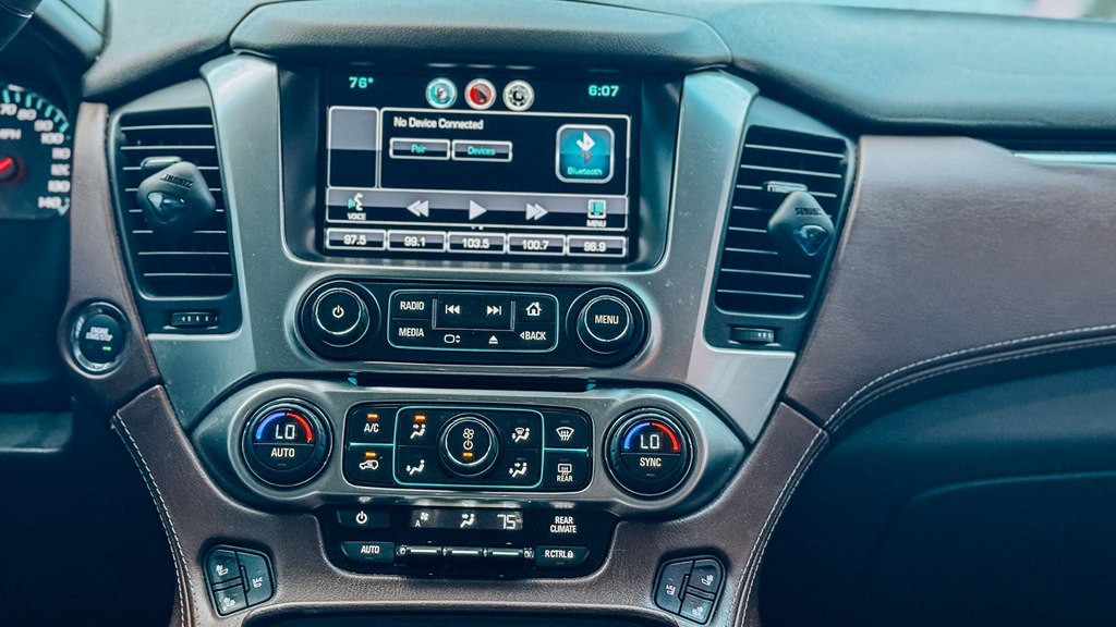 2015 Chevrolet Suburban Image 17