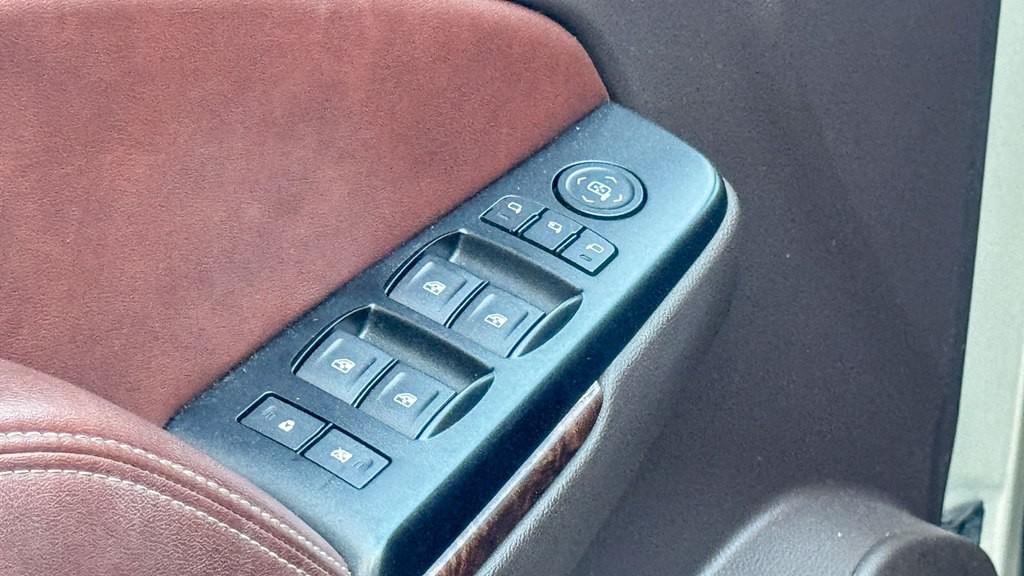 2015 Chevrolet Suburban Image 19