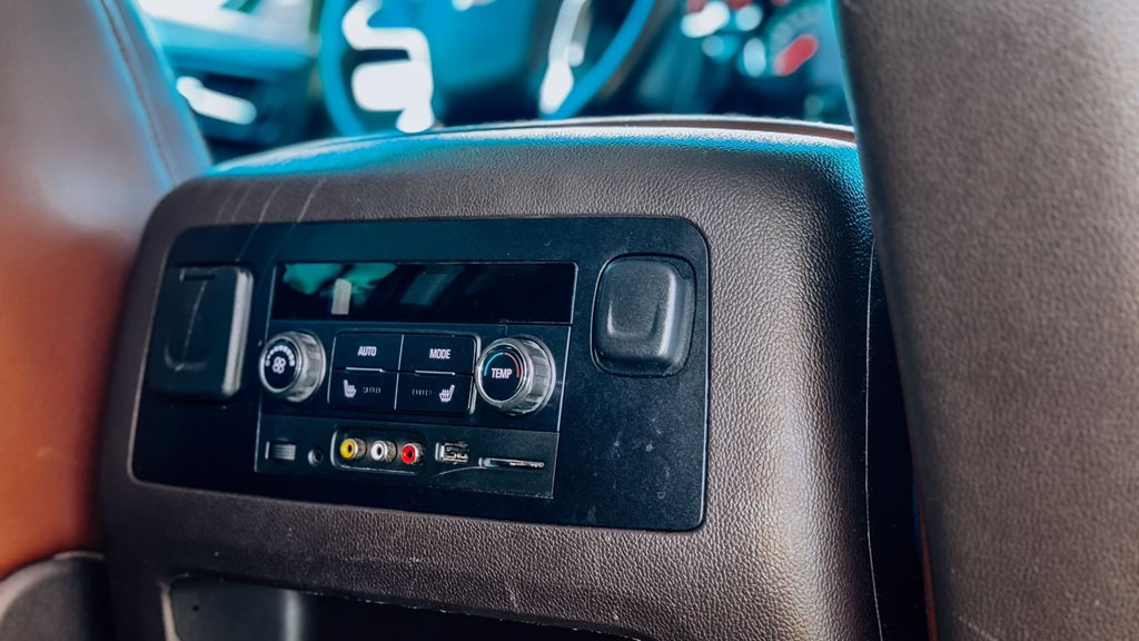 2015 Chevrolet Suburban Image 30