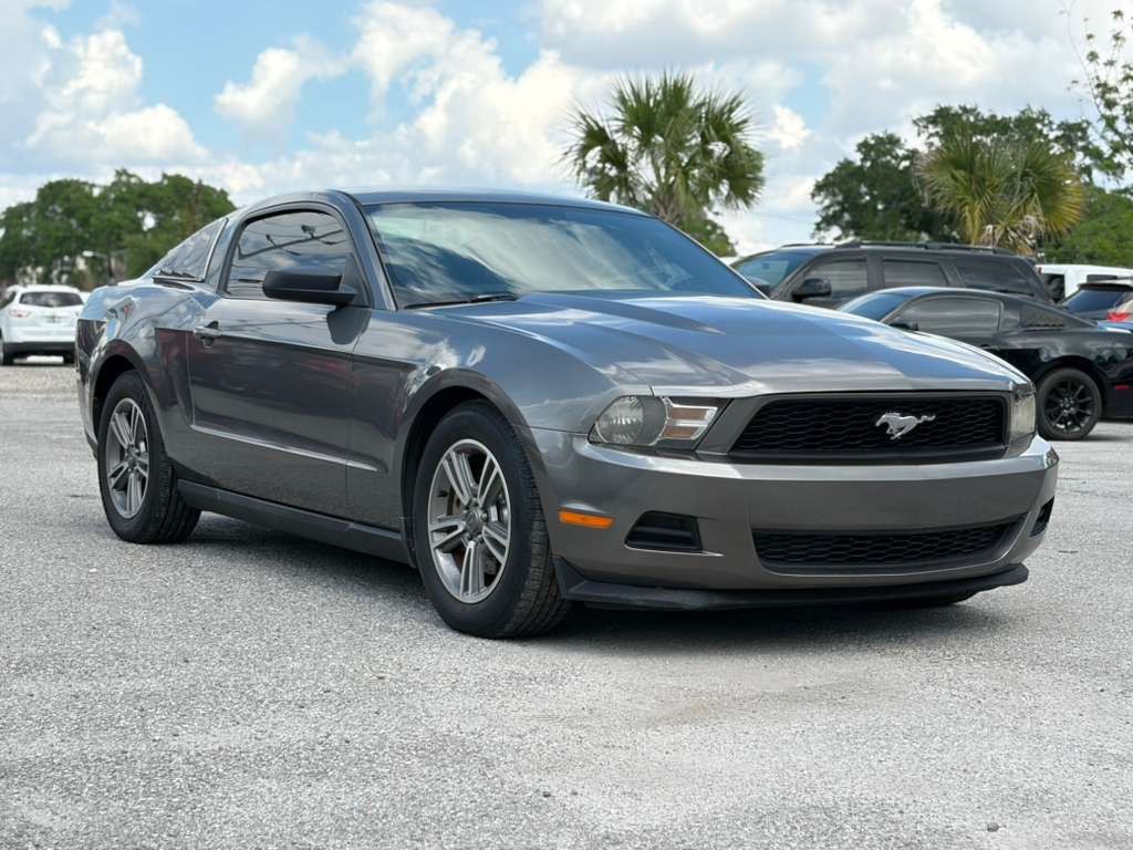 2011 Ford Mustang Image 2
