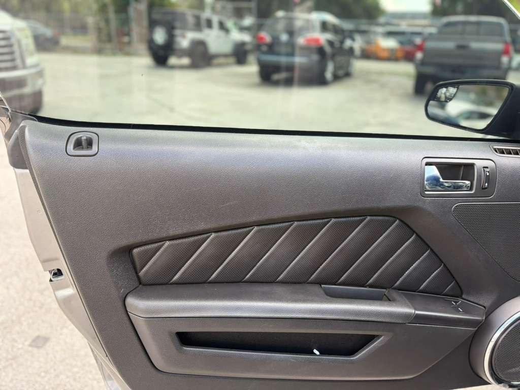 2011 Ford Mustang Image 15