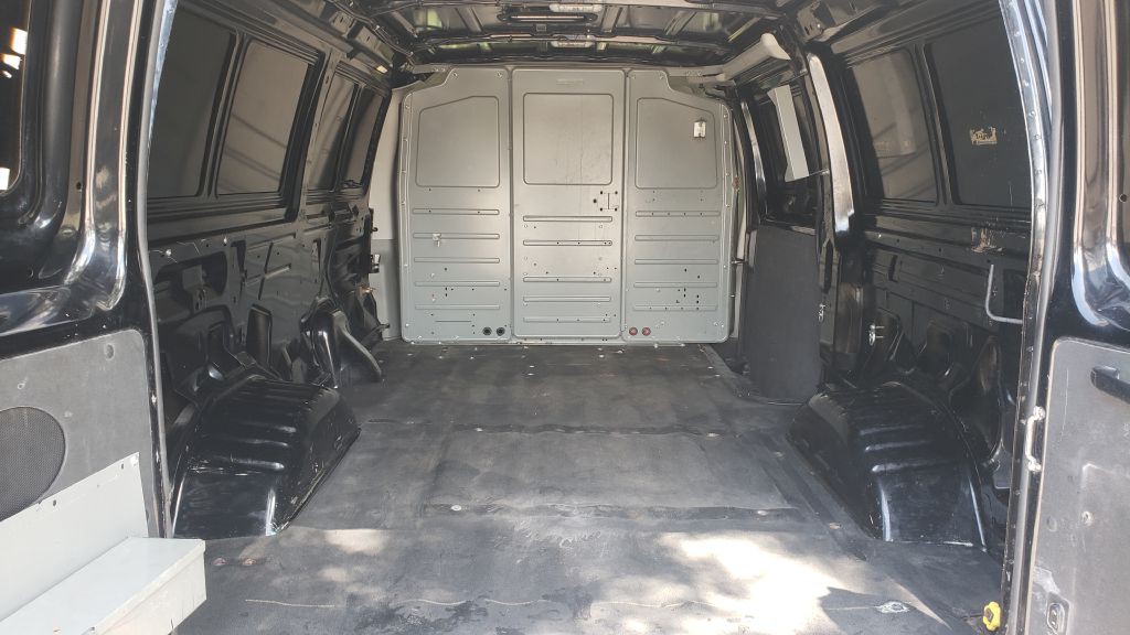 2014 Ford Econoline Image 25