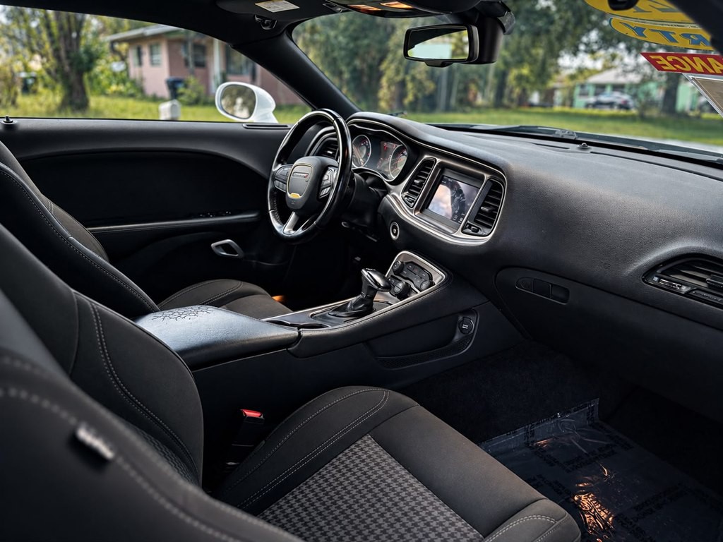 2021 Dodge Challenger Image 5