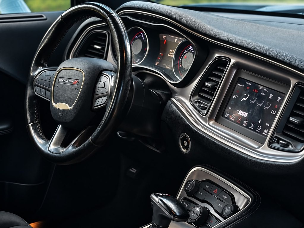 2021 Dodge Challenger Image 6