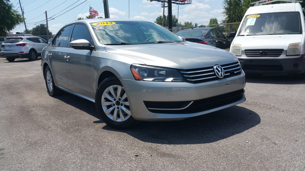 2012 Volkswagen Passat Image 1