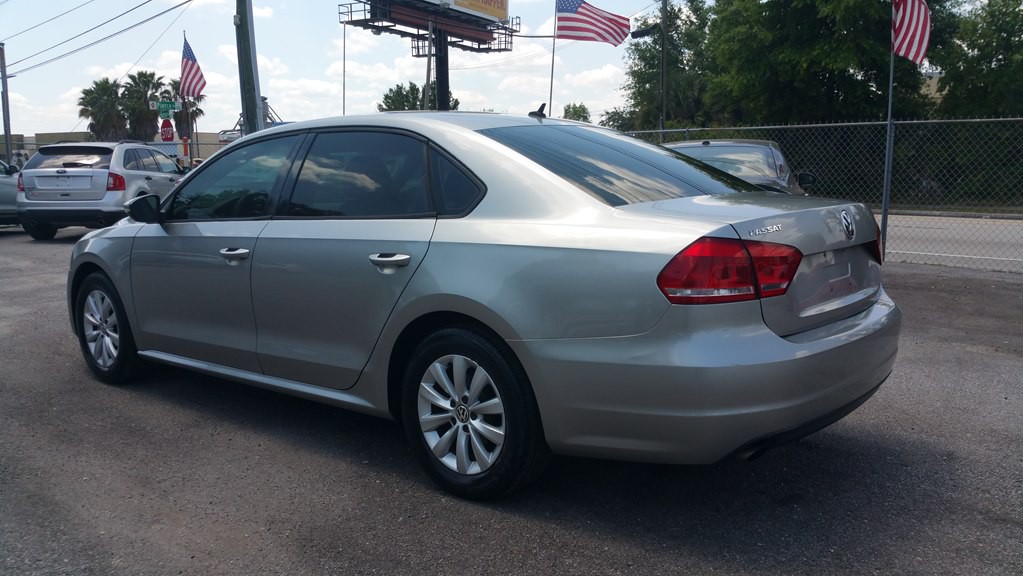 2012 Volkswagen Passat Image 9