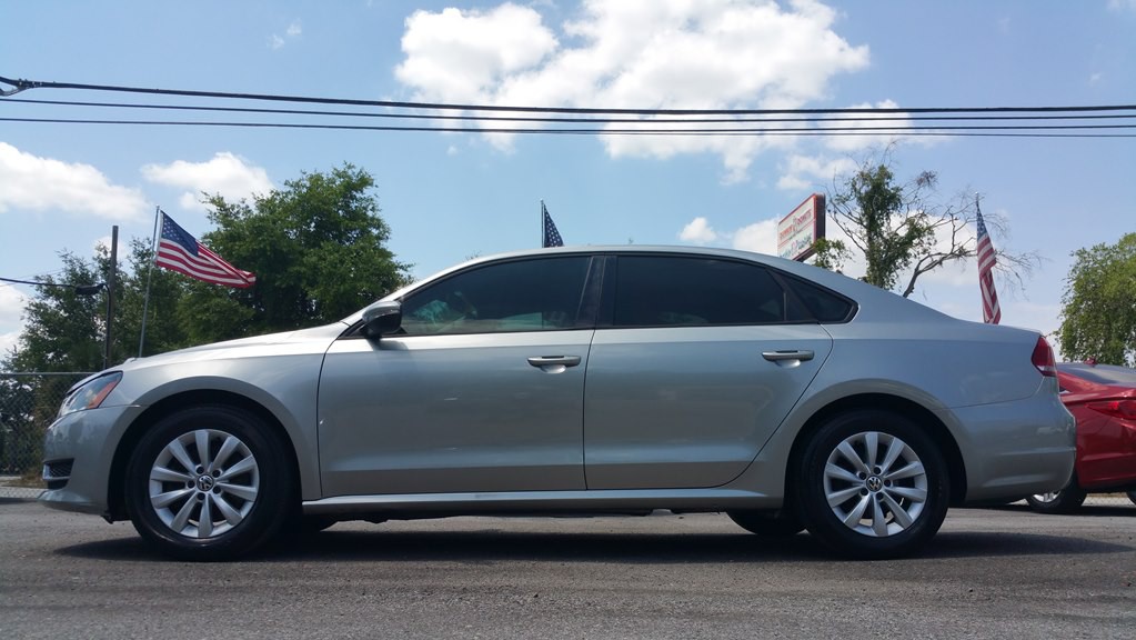 2012 Volkswagen Passat Image 11