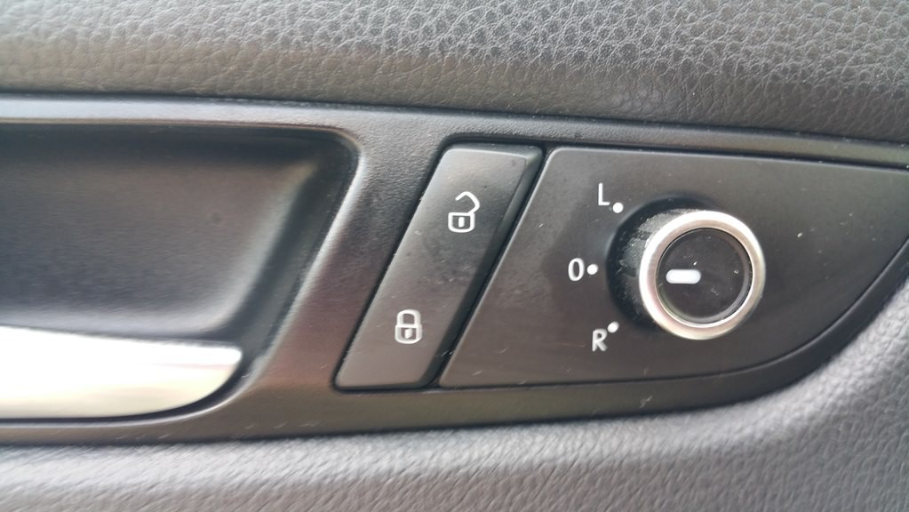2012 Volkswagen Passat Image 20