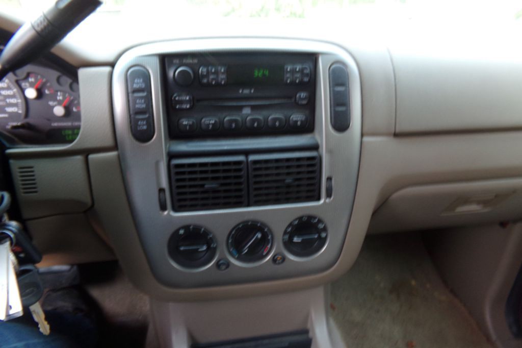 2004 Ford Explorer Image 9