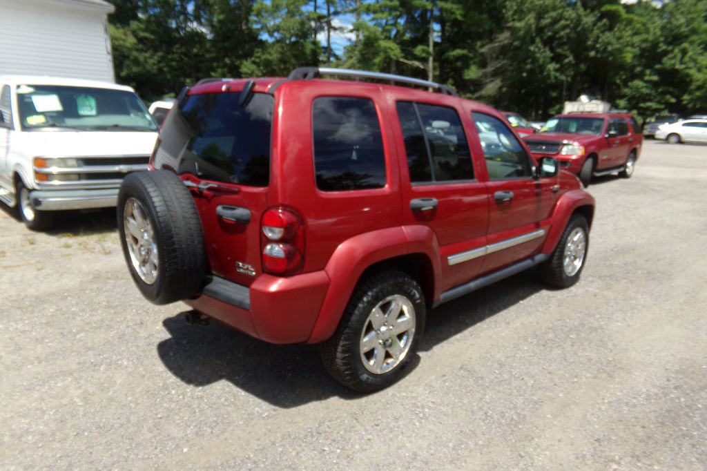 2005 Jeep Liberty Image 5