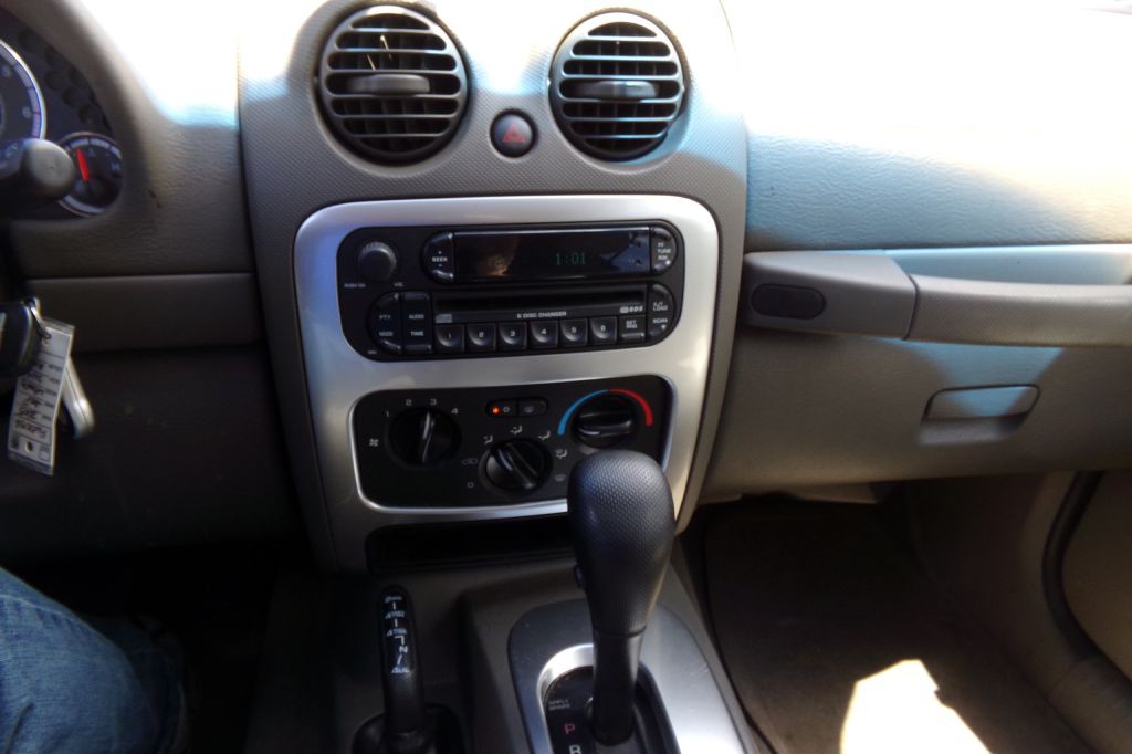 2005 Jeep Liberty Image 8