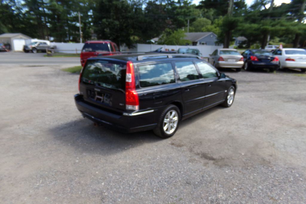 2005 Volvo V70 Image 5
