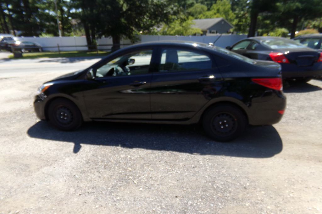 2017 Hyundai Accent Image 8