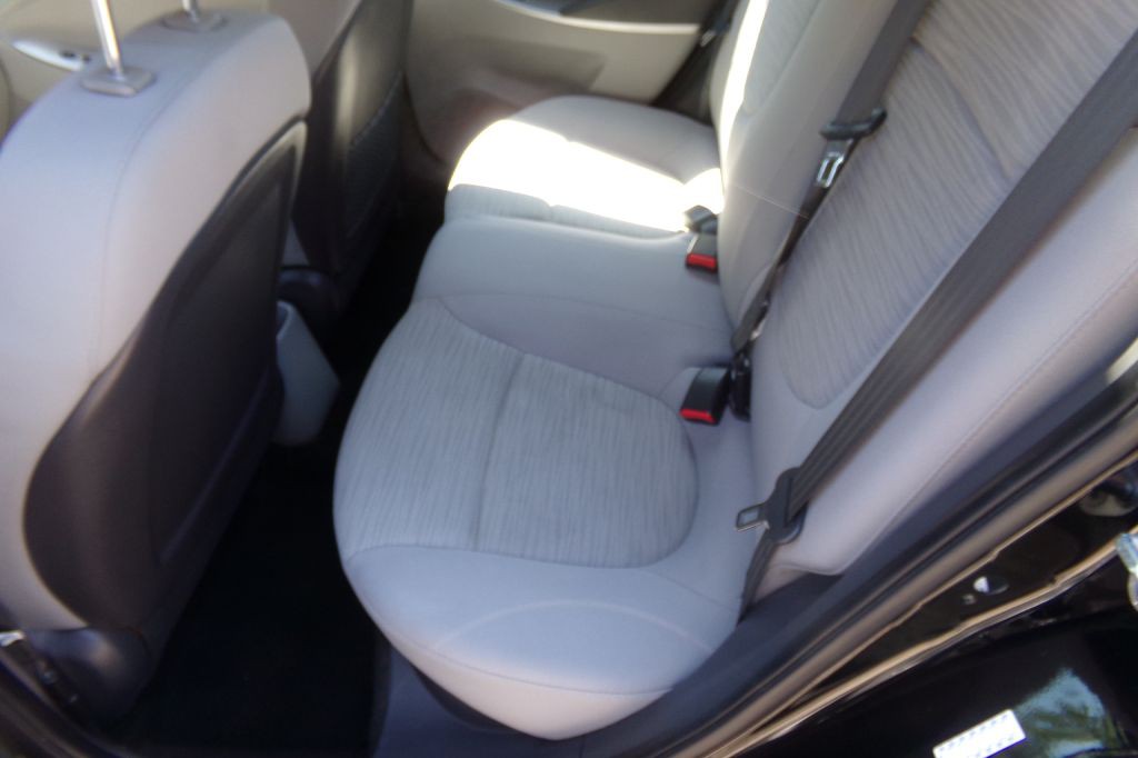 2017 Hyundai Accent Image 9