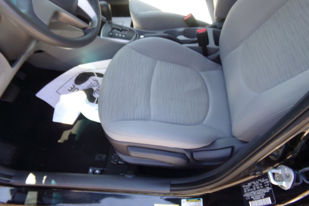 2017 Hyundai Accent Image 10