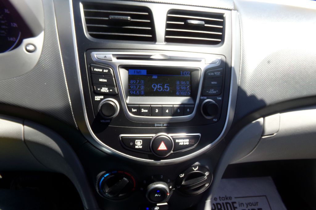2017 Hyundai Accent Image 11