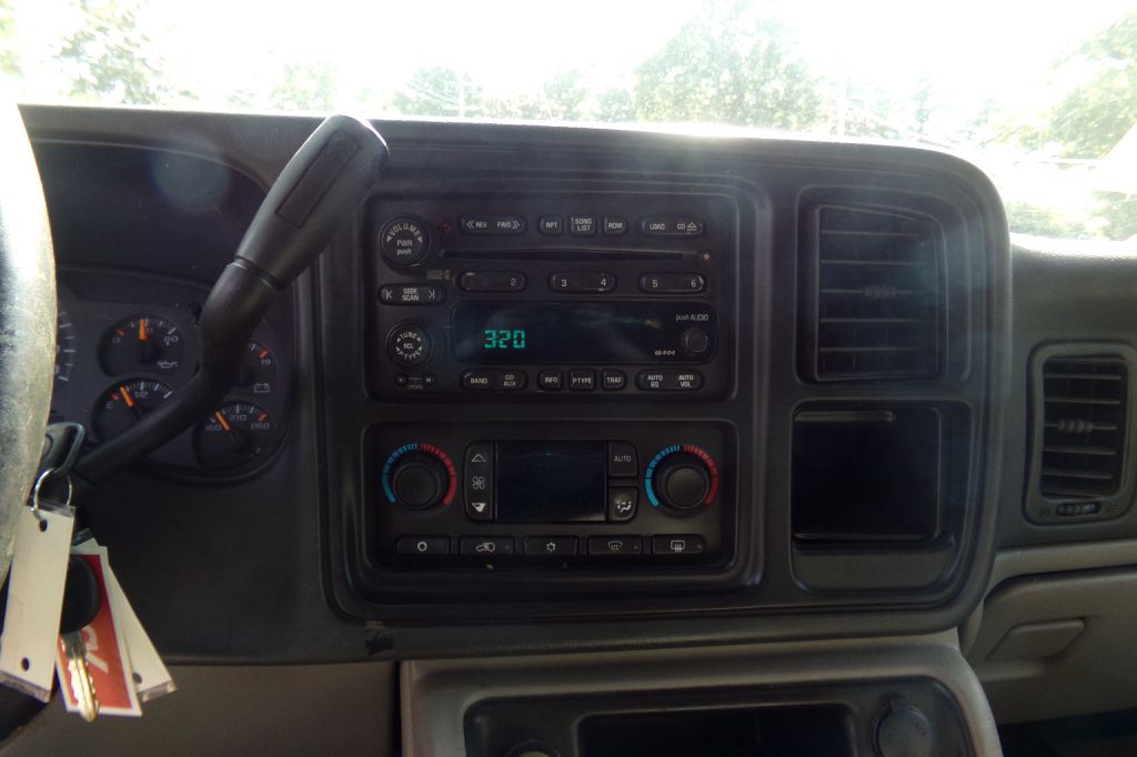 2003 Chevrolet Suburban Image 7