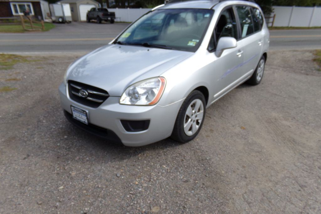 2009 Kia Rondo Image 1