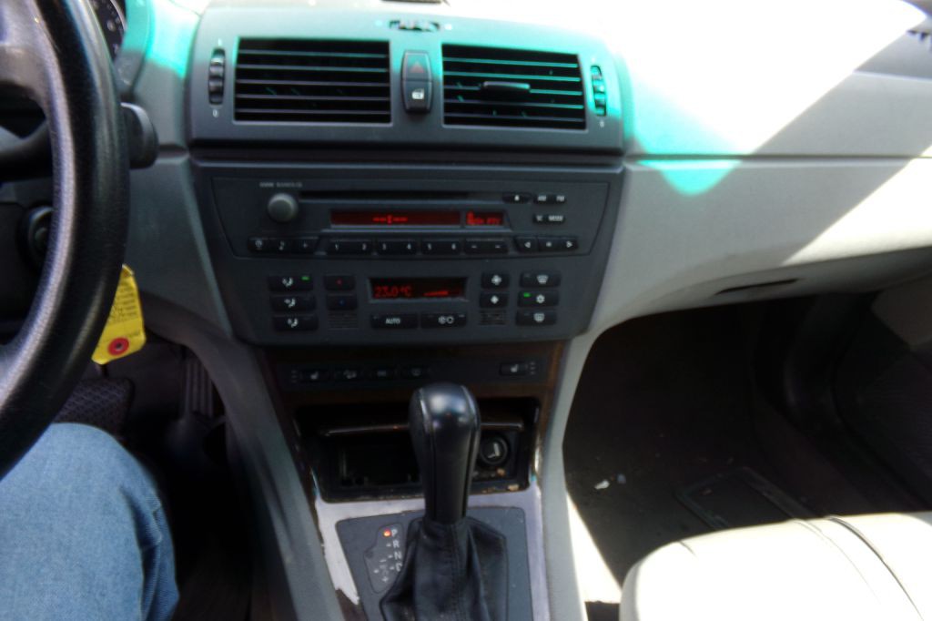 2004 BMW X3 Image 9