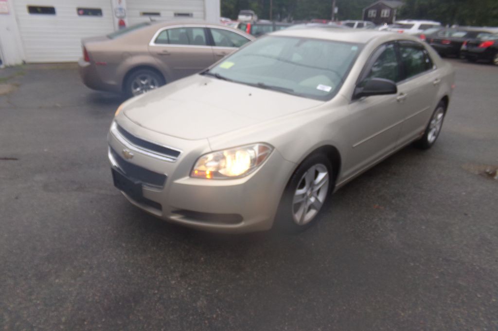 2011 Chevrolet Malibu Image 1