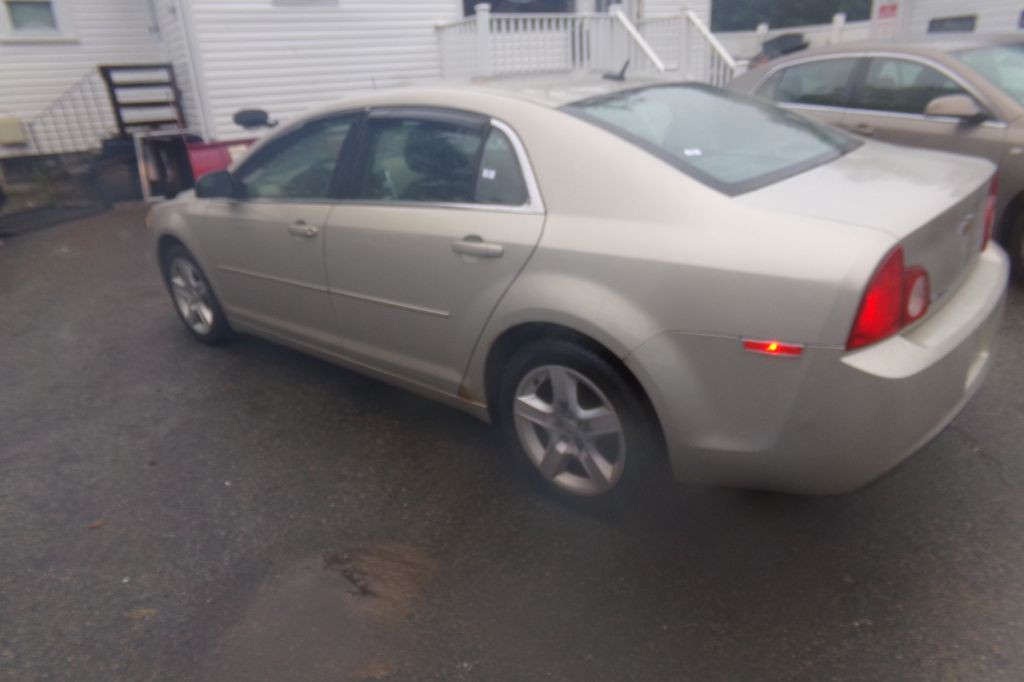 2011 Chevrolet Malibu Image 3