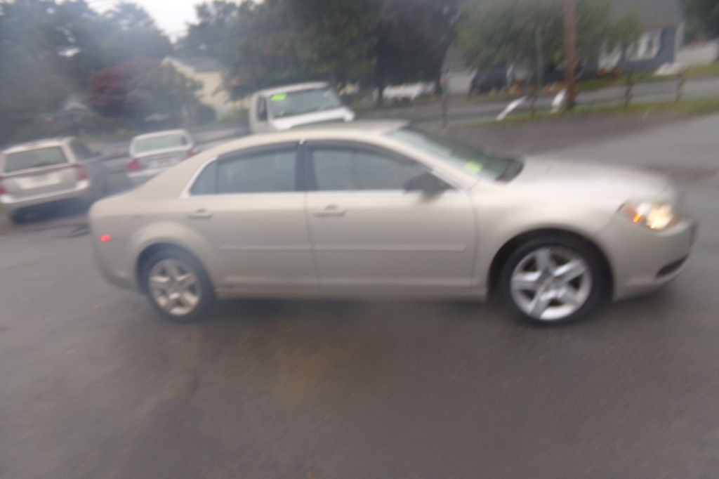 2011 Chevrolet Malibu Image 6