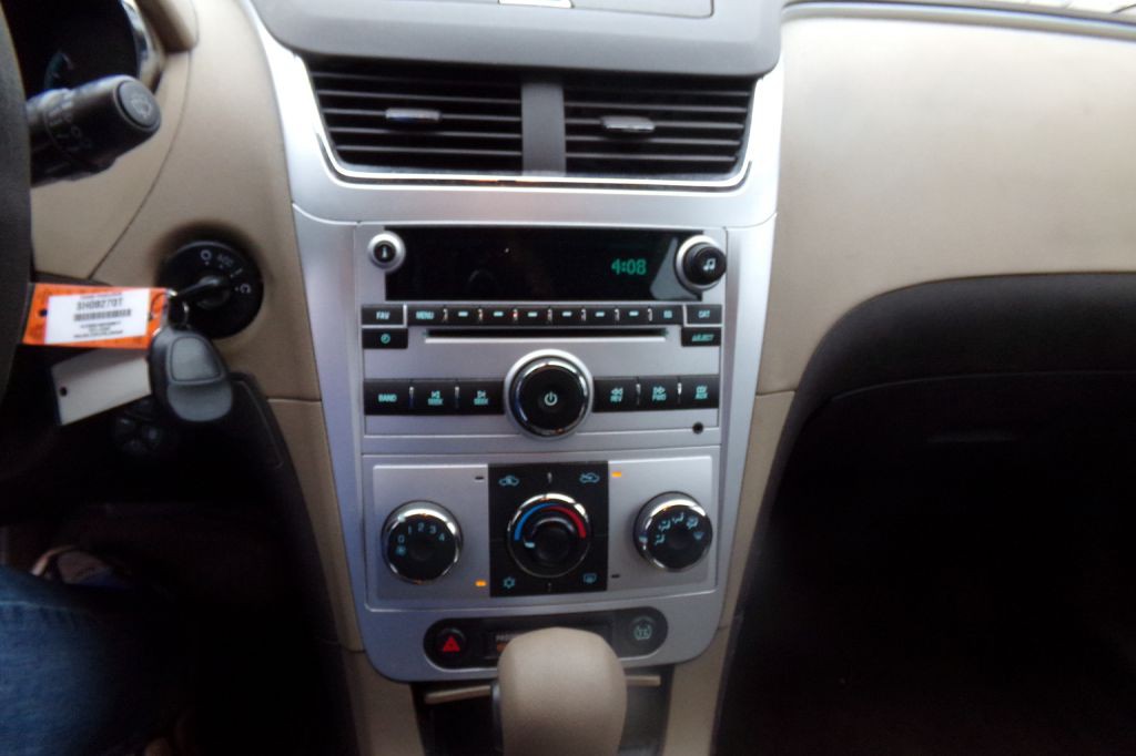 2011 Chevrolet Malibu Image 8