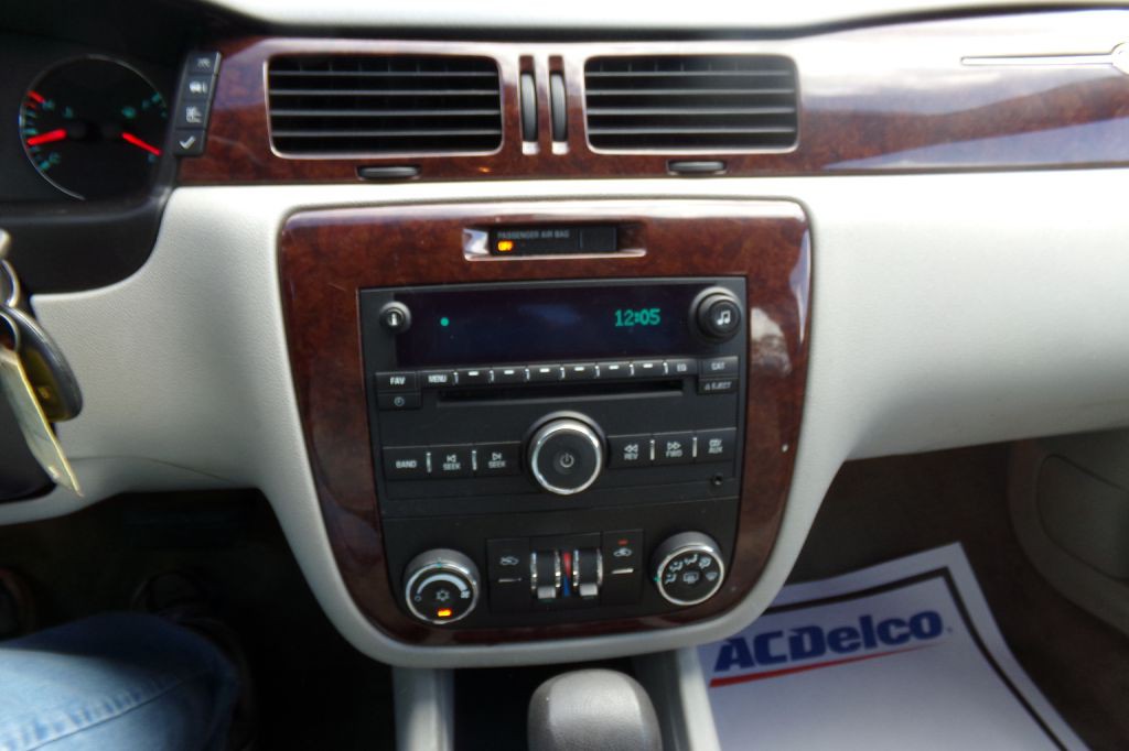 2011 Chevrolet Impala Image 10
