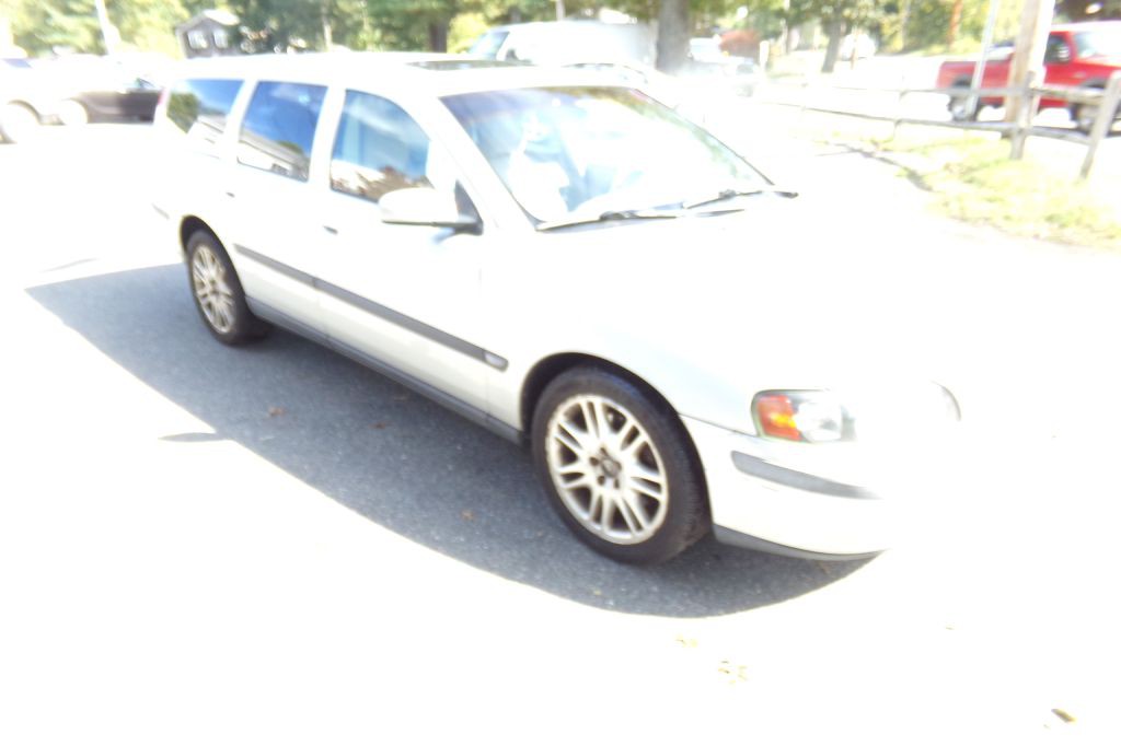 2004 Volvo V70 Image 3