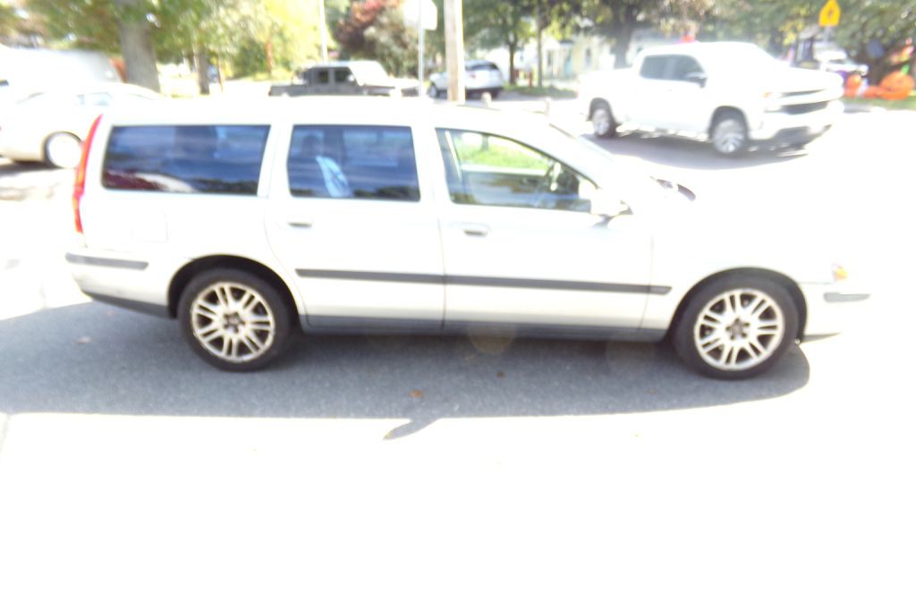 2004 Volvo V70 Image 4