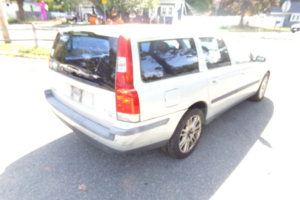 2004 Volvo V70 Image 5
