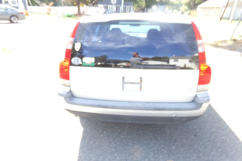 2004 Volvo V70 Image 6