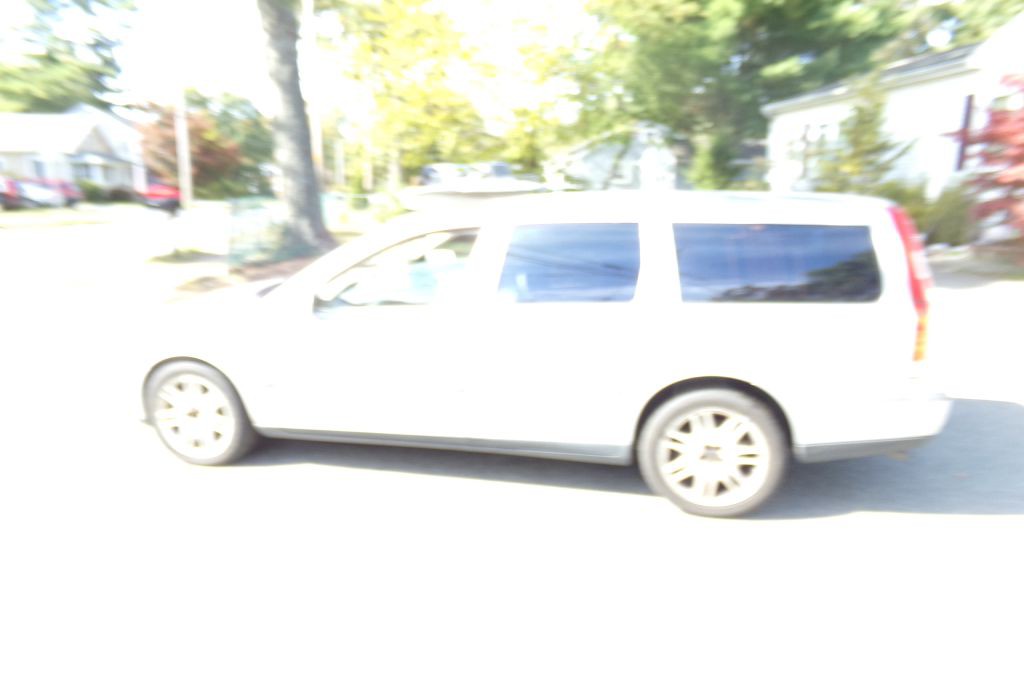 2004 Volvo V70 Image 8