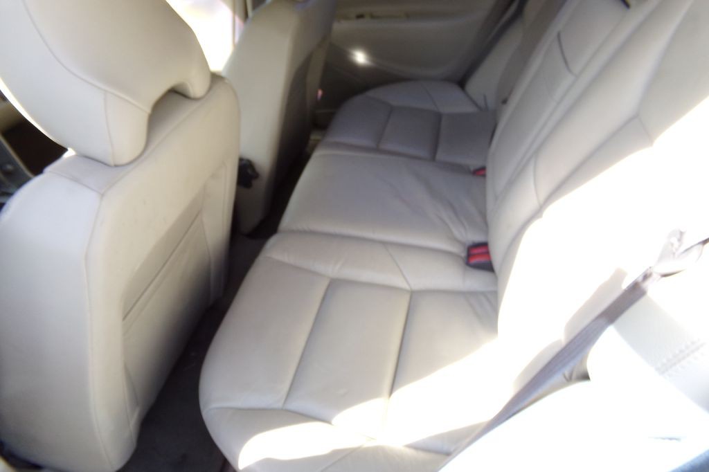 2004 Volvo V70 Image 9