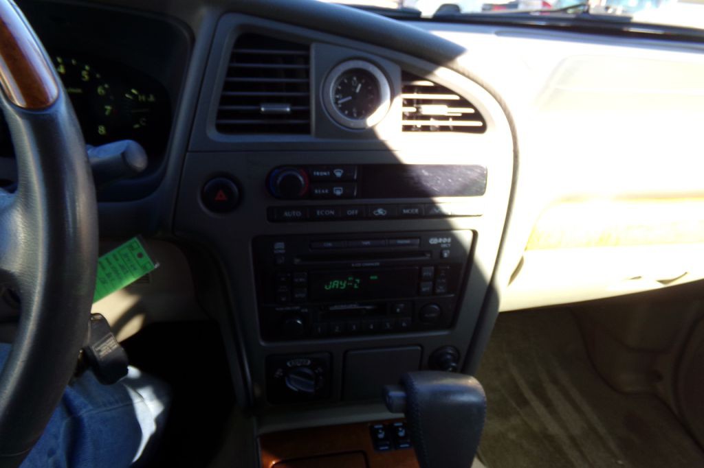 2003 INFINITI QX4 Image 10