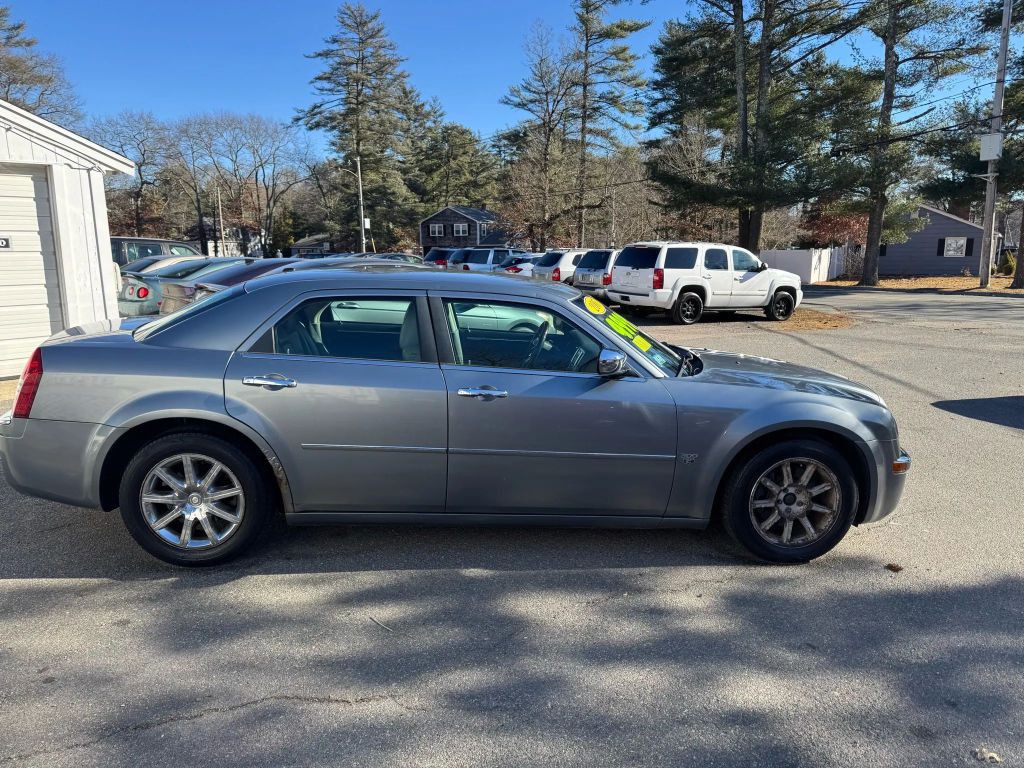 2007 Chrysler 300 Image 4